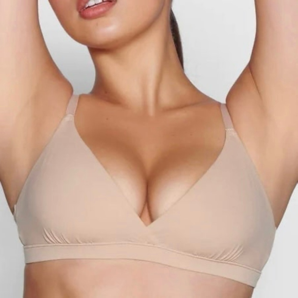 Skims Fits Everybody Bralette size small • Color clay • Skims bra
